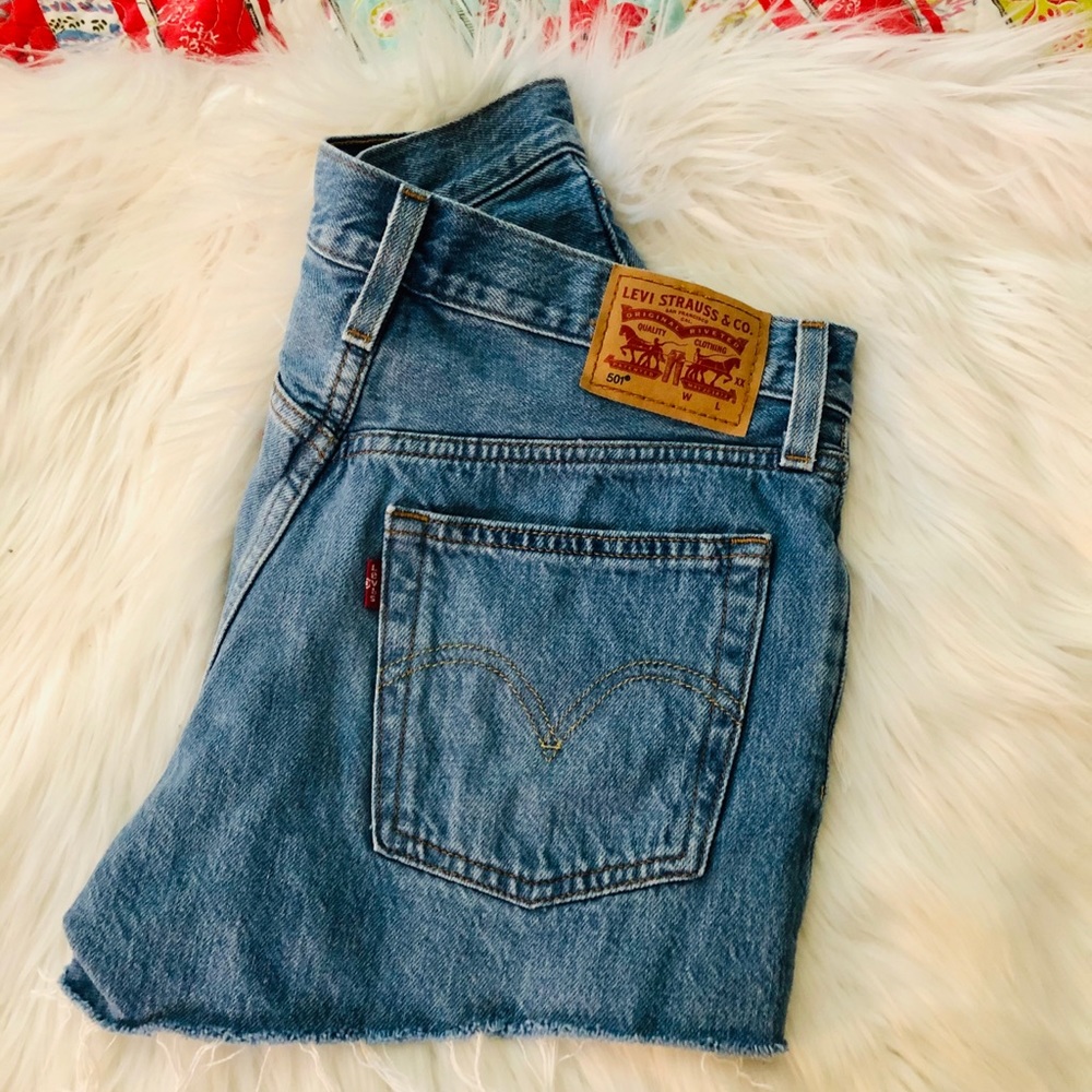 🔥Like New Levi strauss short women